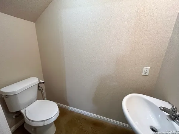 $1,599 | 565 Advantage Drive, New Braunfels, TX 78130