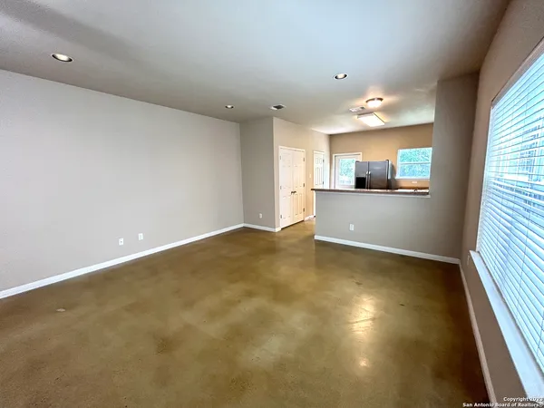 $1,599 | 565 Advantage Drive, New Braunfels, TX 78130