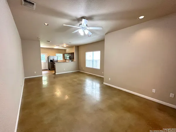 $1,599 | 565 Advantage Drive, New Braunfels, TX 78130