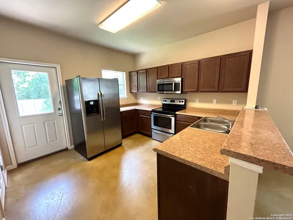 $1,599 | 565 Advantage Drive, New Braunfels, TX 78130