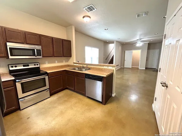 $1,599 | 565 Advantage Drive, New Braunfels, TX 78130