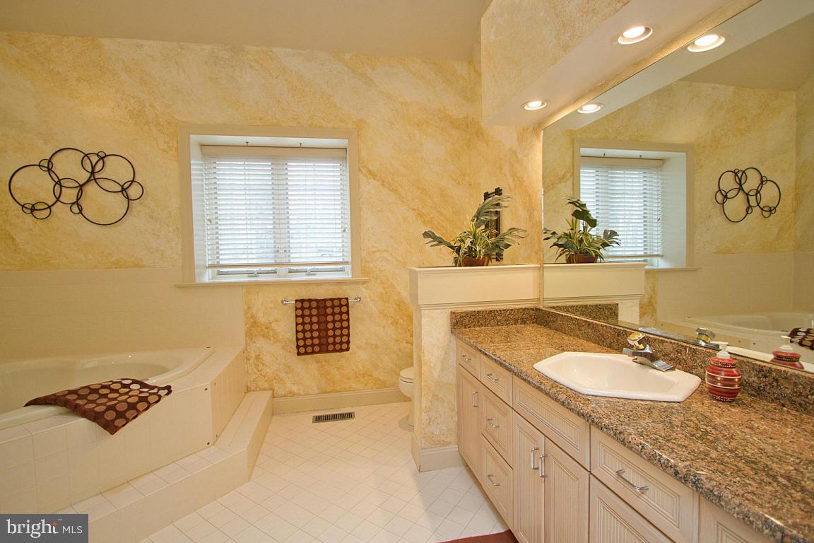 1050 Hunters Path Lancaster, PA 17601 - Photo 28 of 61 Gallery Image 28