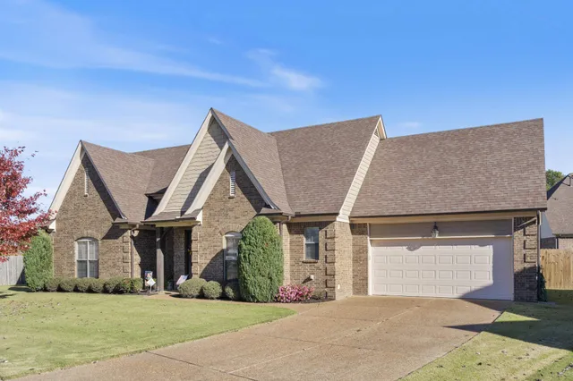 a front view of house with yard