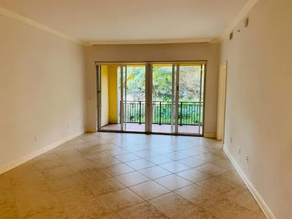 $2,850 | 16101 Emerald Estates Drive, Unit 251, Weston, FL 33331