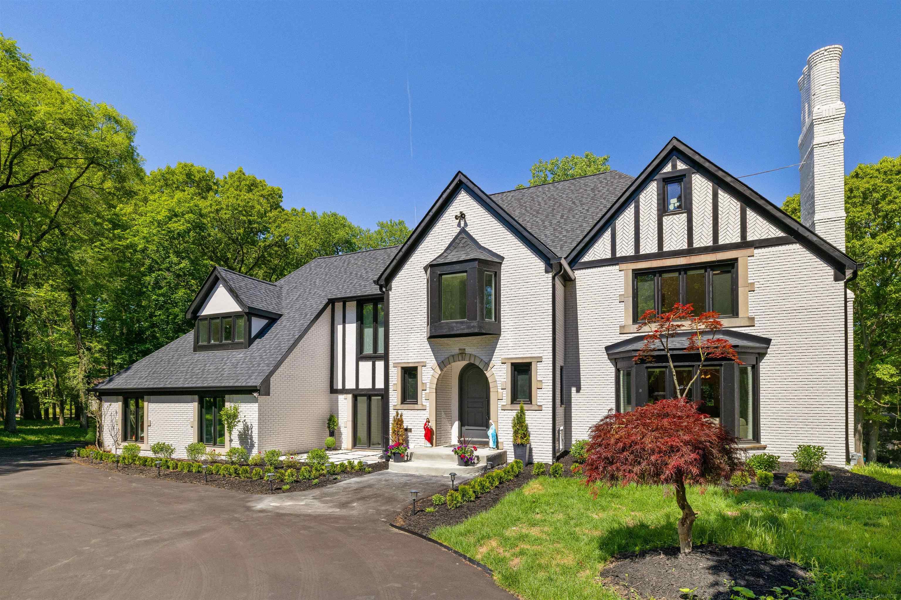 300 Camelot Way Rochester, MI 48306 - Photo 4 of 70