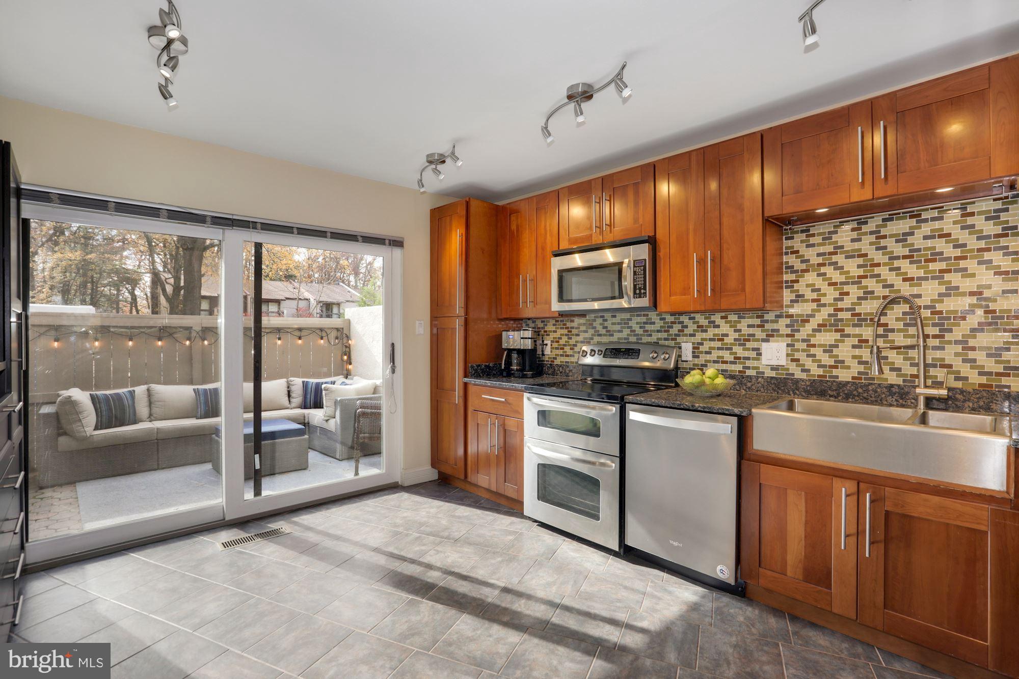 11612 Newbridge Court Reston, VA 20191 - Photo 6 of 55