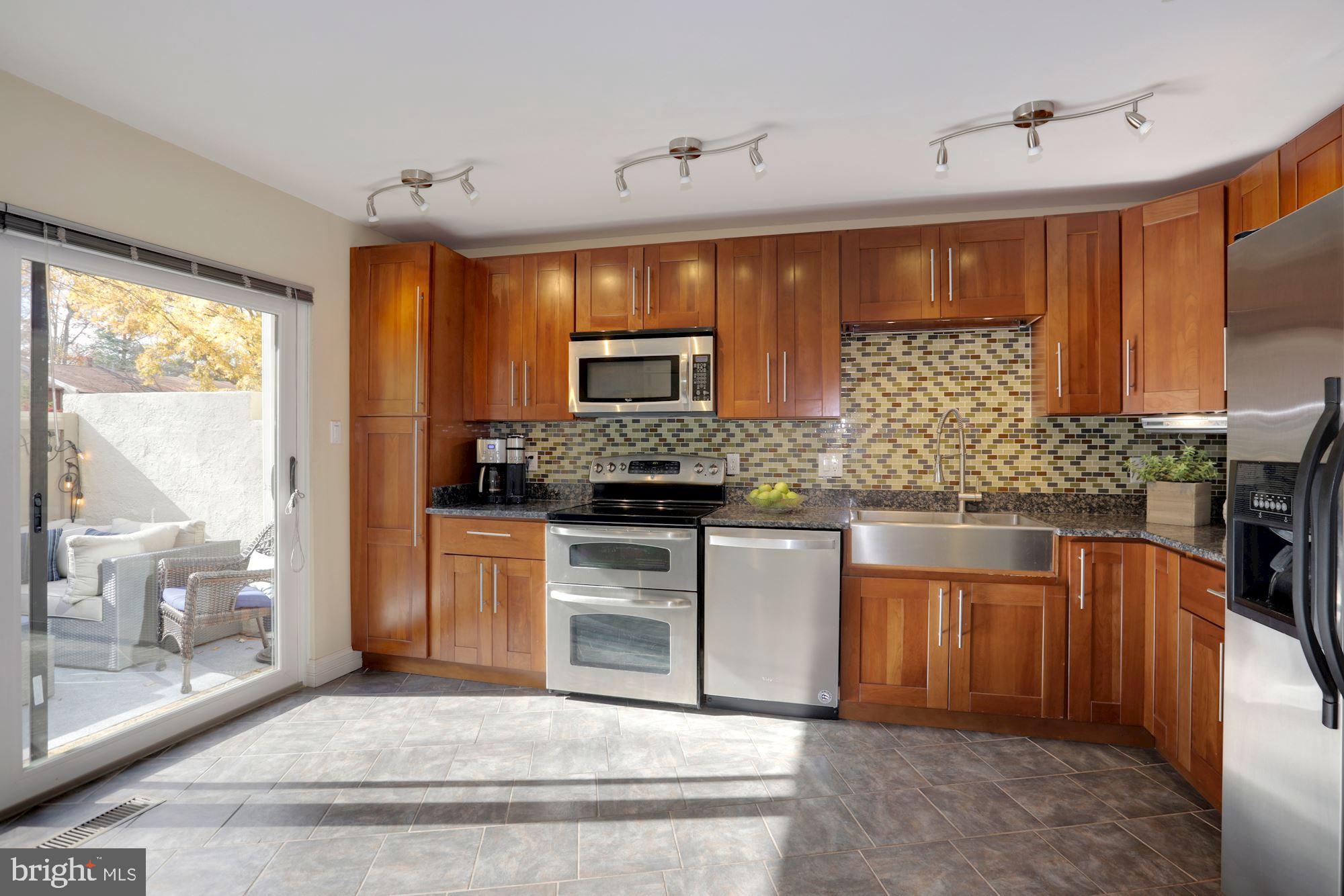 11612 Newbridge Court Reston, VA 20191 - Photo 8 of 55