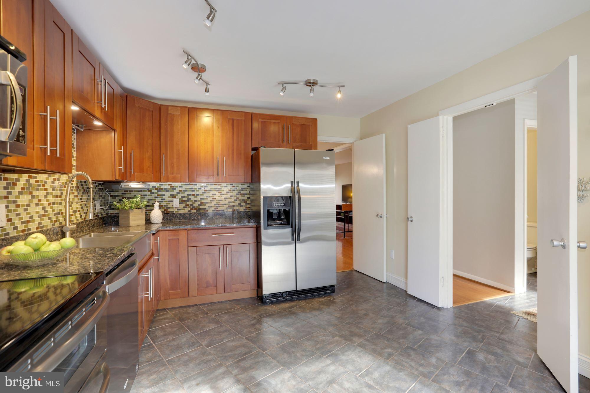 11612 Newbridge Court Reston, VA 20191 - Photo 9 of 55