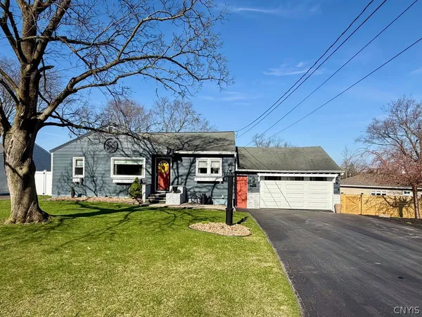 $349,900 | 100 Plaxdale Road, Salina, NY 13088