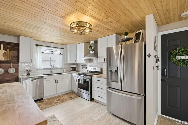 $349,900 | 100 Plaxdale Road, Salina, NY 13088