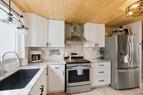 $349,900 | 100 Plaxdale Road, Salina, NY 13088