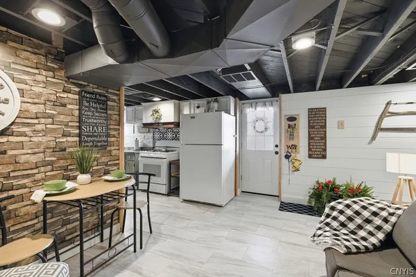 $349,900 | 100 Plaxdale Road, Salina, NY 13088