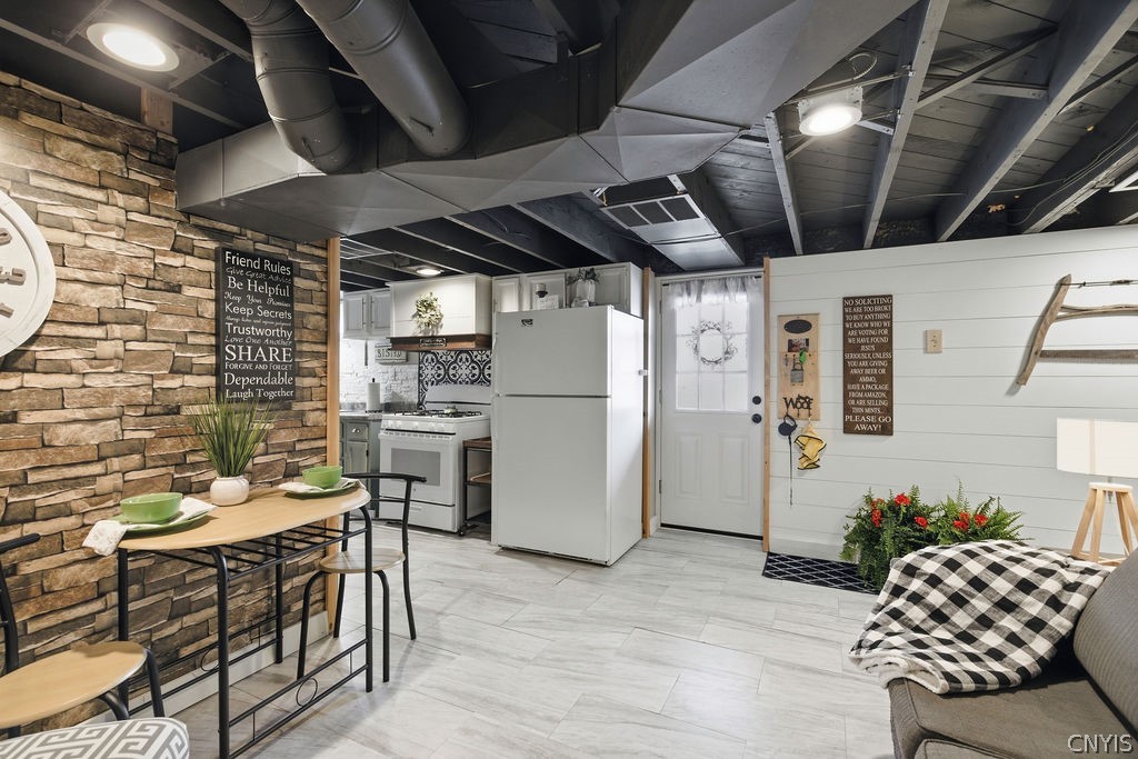 100 Plaxdale Road Salina, NY 13088 - Photo 29 of 46