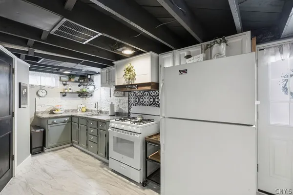 $349,900 | 100 Plaxdale Road, Salina, NY 13088