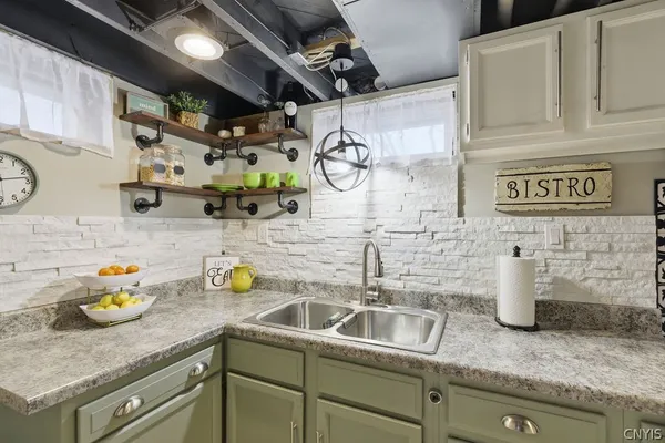 $349,900 | 100 Plaxdale Road, Salina, NY 13088