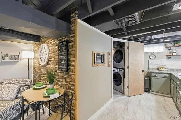 $349,900 | 100 Plaxdale Road, Salina, NY 13088