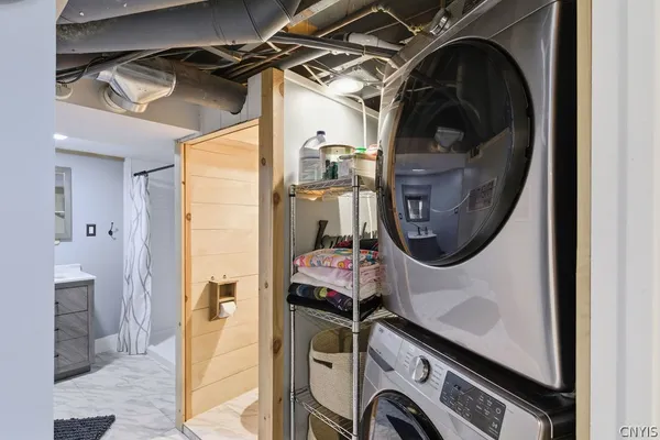 $349,900 | 100 Plaxdale Road, Salina, NY 13088