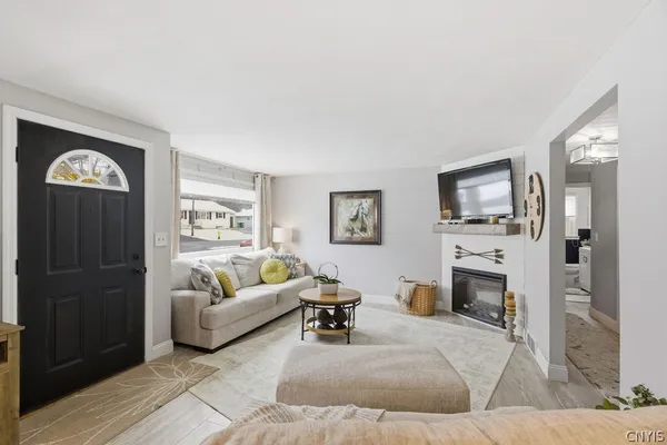 $349,900 | 100 Plaxdale Road, Salina, NY 13088