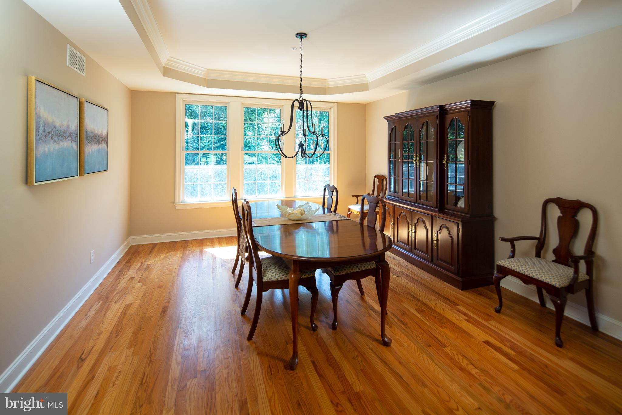 5708 Ridgeview Drive Doylestown, PA 18902 - Photo 8 of 37 Large, bright Dining Room