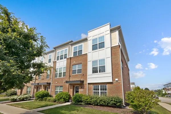 $549,000 | 2961 Reflection Drive, Naperville, IL 60564