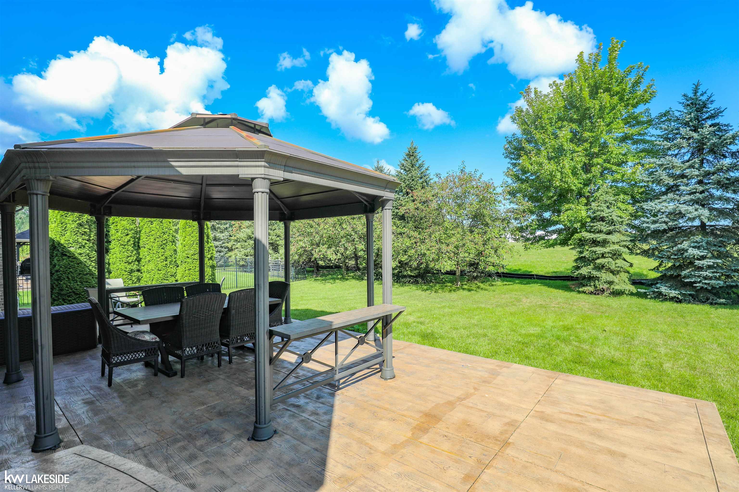 16455 Moore Park Road Macomb, MI 48044 - Photo 8 of 50 50122221-7.JPG
