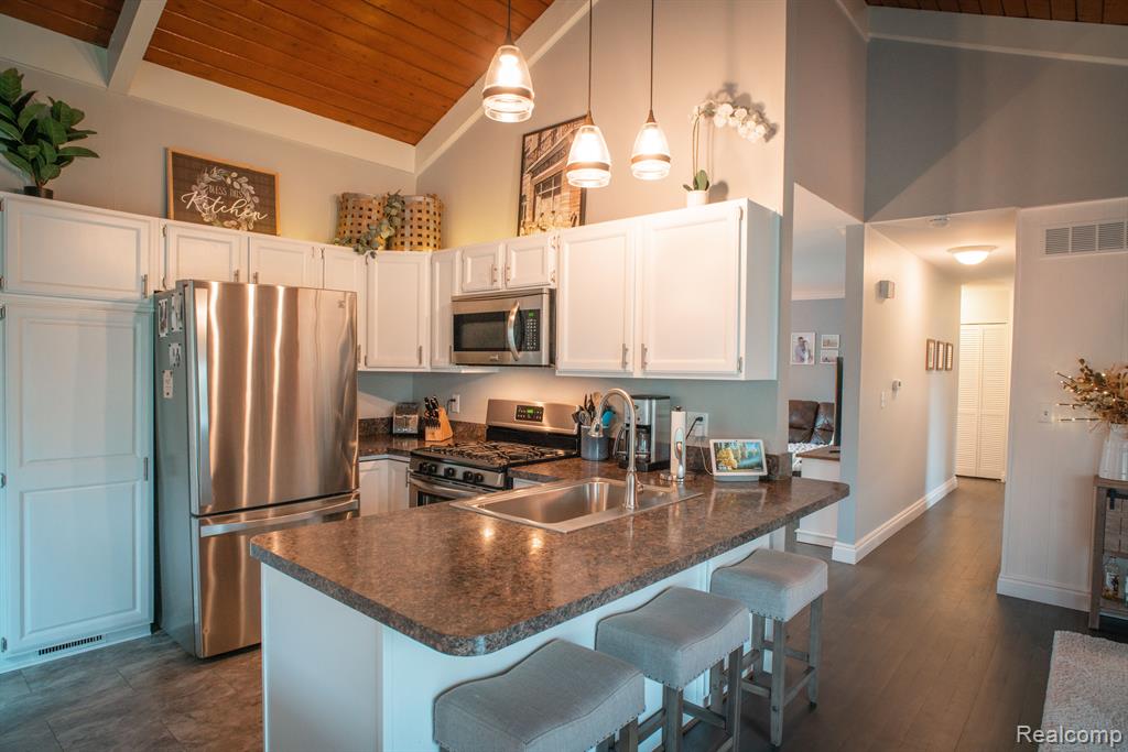 44012 Hanford Road Canton, MI 48187 - Photo 8 of 16