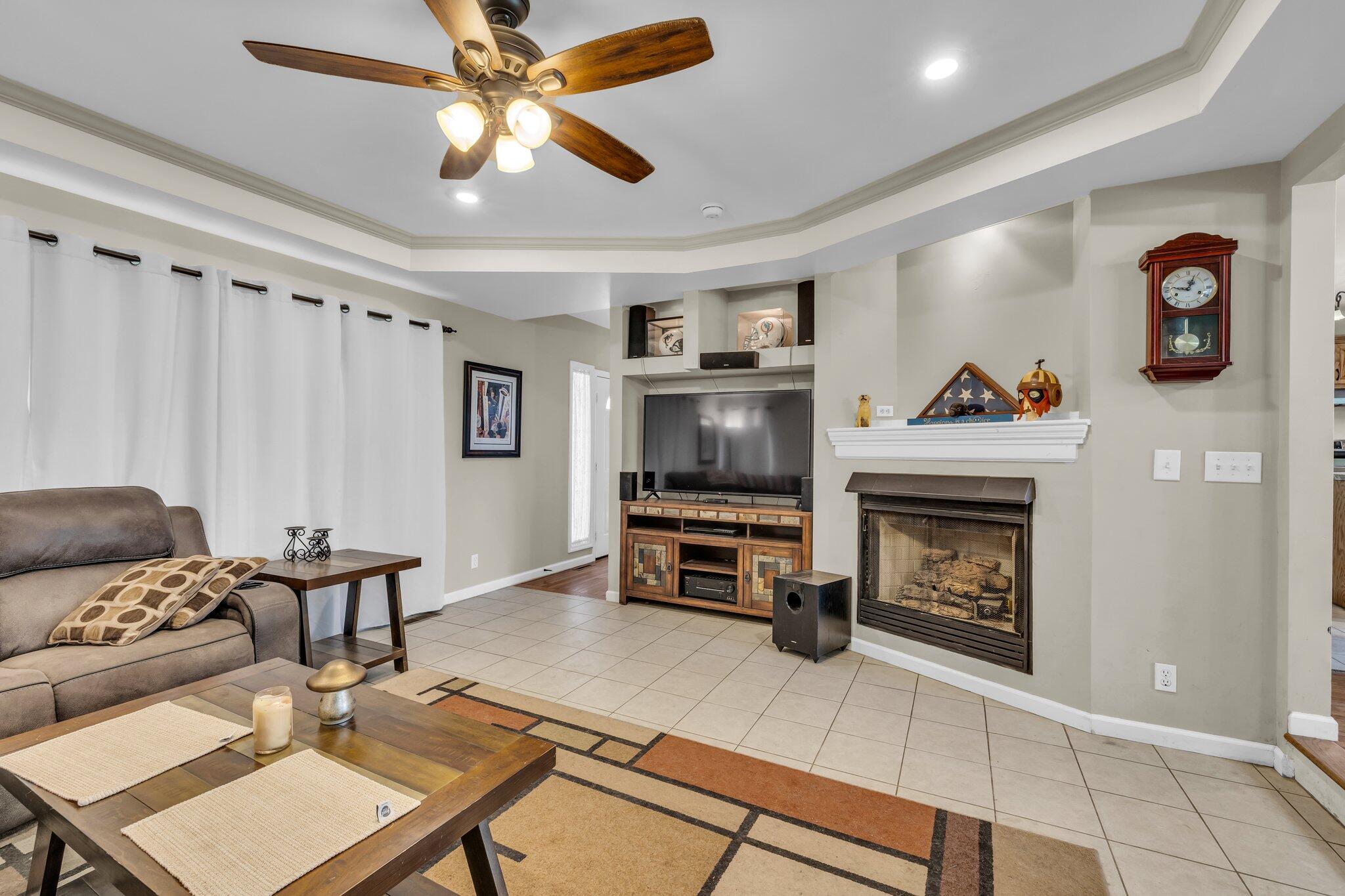 64 Warren Street Rossville, GA 30741 - Photo 9 of 27 Living Room
