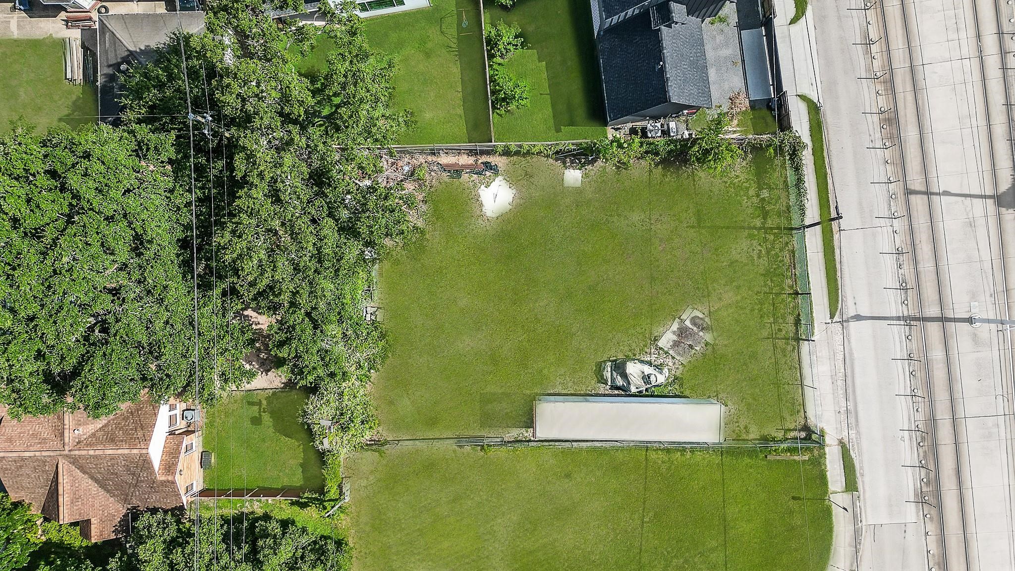 5510 Fulton Street Houston, TX 77009 - Photo 2 of 10 a view of a garden