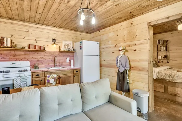 $385,000 | 511 Denson Reed Road, Cleveland, TX 77328