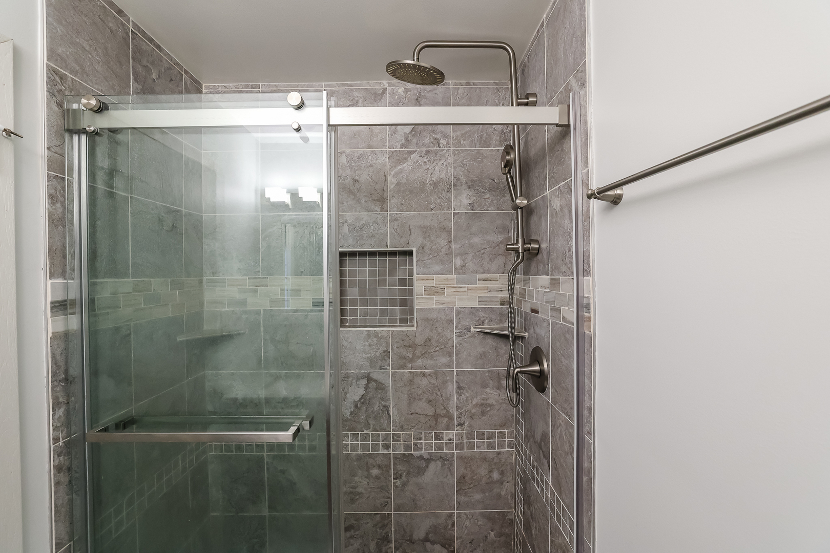 347 Juniper Circle Streamwood, IL 60107 - Photo 17 of 23 a bathroom with a shower