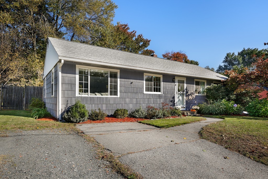 10 Robin Road Westborough, MA 01581 - Photo 1 of 25 Gallery Image 1
