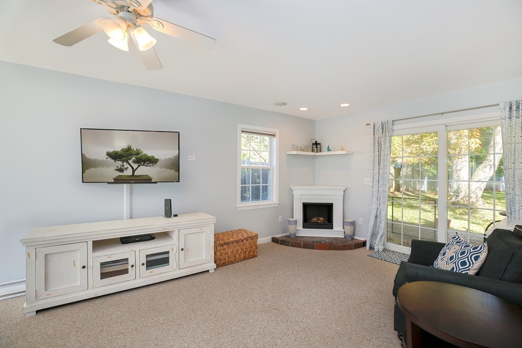 10 Robin Road Westborough, MA 01581 - Photo 2 of 25 Gallery Image 2
