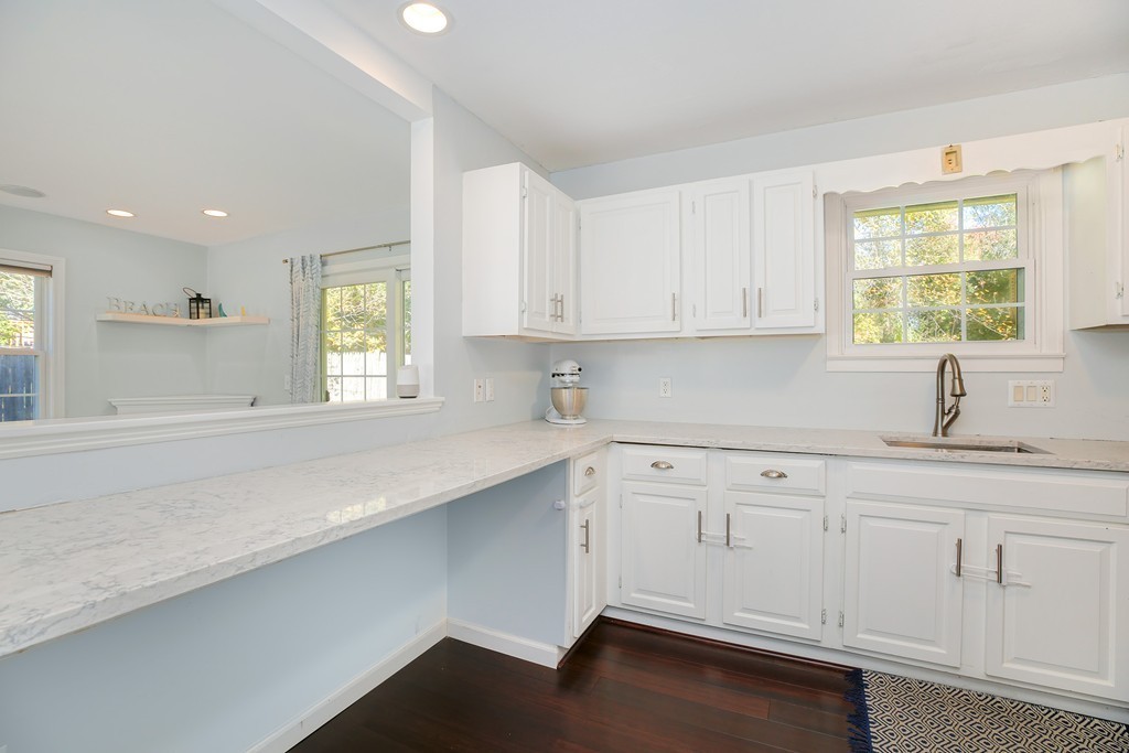 10 Robin Road Westborough, MA 01581 - Photo 5 of 25 Gallery Image 5