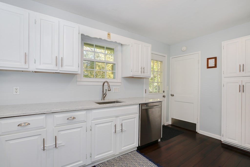 10 Robin Road Westborough, MA 01581 - Photo 6 of 25 Gallery Image 6