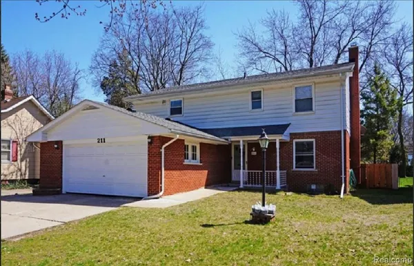 $1,399 | 211 Woodsboro Drive, Unit LOWR, Royal Oak, MI 48067