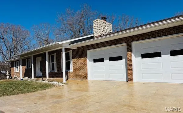 $743,900 | 207 Center Point Road, Steelville, MO 65565
