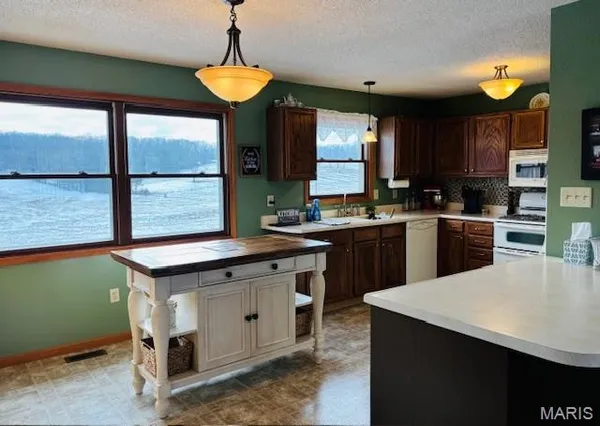$743,900 | 207 Center Point Road, Steelville, MO 65565