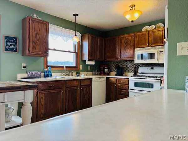 $743,900 | 207 Center Point Road, Steelville, MO 65565