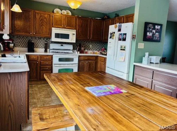 $743,900 | 207 Center Point Road, Steelville, MO 65565