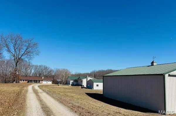 $743,900 | 207 Center Point Road, Steelville, MO 65565