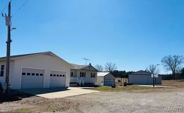 $743,900 | 207 Center Point Road, Steelville, MO 65565
