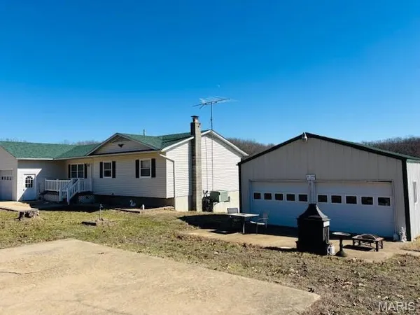 $743,900 | 207 Center Point Road, Steelville, MO 65565