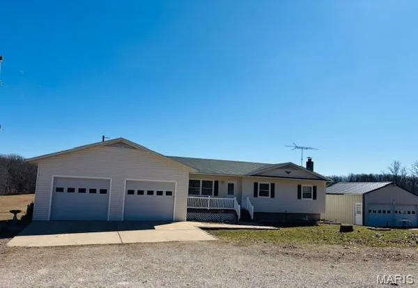$743,900 | 207 Center Point Road, Steelville, MO 65565