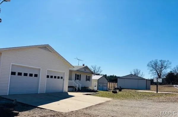 $743,900 | 207 Center Point Road, Steelville, MO 65565