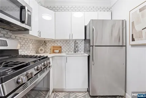 $589,000 | 133 Grand Street, Unit 401, Jersey City, NJ 07302