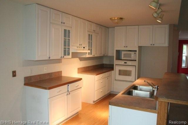 2144 Norton Road Howell, MI 48843 - Photo 9 of 15 Kitchen