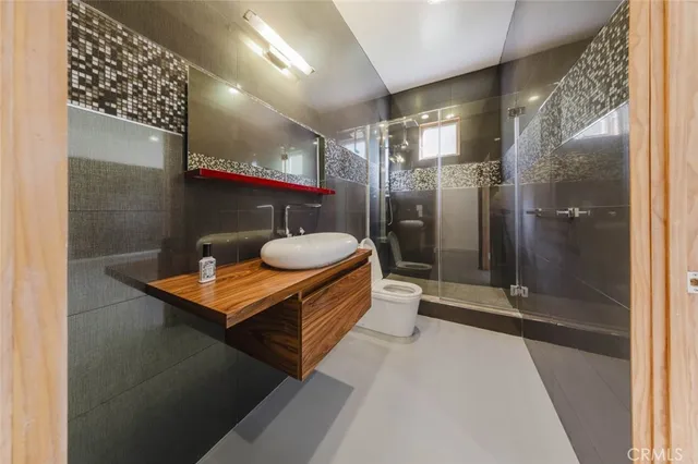 $3,000,000 | 2004 East Glenallen Lane, Altadena, CA 91001