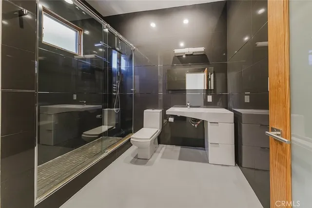 $3,000,000 | 2004 East Glenallen Lane, Altadena, CA 91001