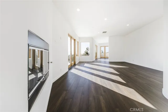 $3,000,000 | 2004 East Glenallen Lane, Altadena, CA 91001