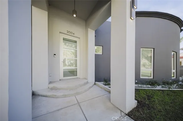 $3,000,000 | 2004 East Glenallen Lane, Altadena, CA 91001